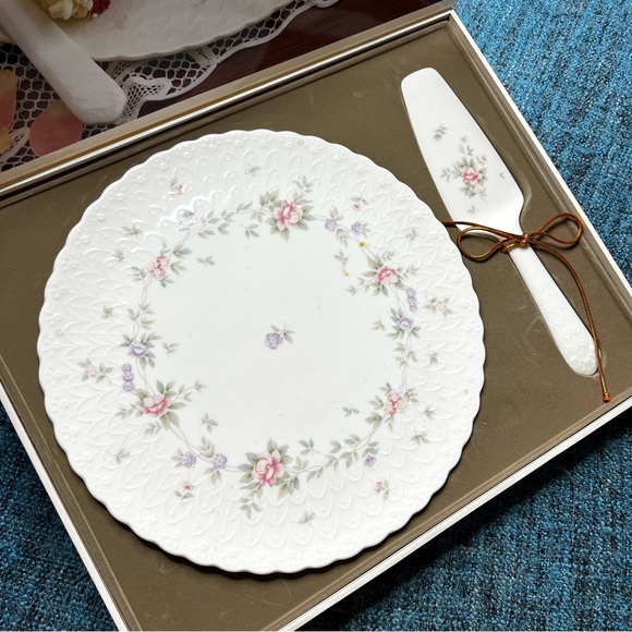 Vintage Mikasa Bone China Remembrance Floral Cake Plate and Server Set - Picture 2 of 11